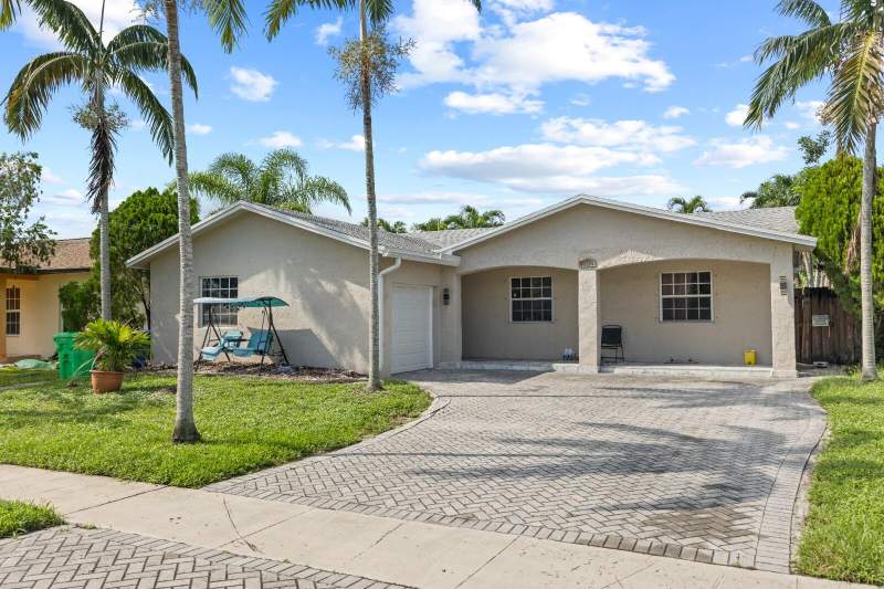 4 bedroom Single Family Residence at 10975 NW 27th Place, Millers Sunrise Estates S, Sunrise — photo 2