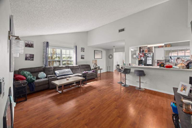 4 bedroom Single Family Residence at 10975 NW 27th Place, Millers Sunrise Estates S, Sunrise — photo 4