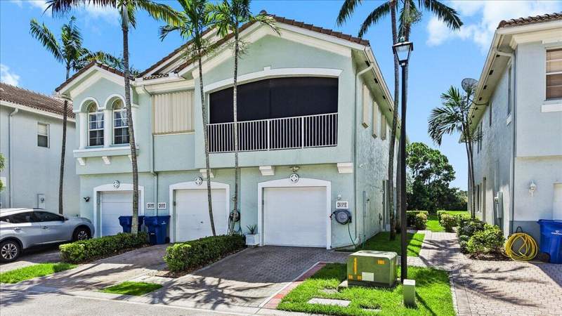 2 bedroom Townhouse at 3175 Laurel Ridge Circle, Thousand Oaks, Riviera Beach — photo 2