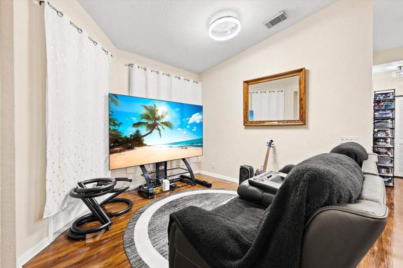 2 bedroom Townhouse at 3175 Laurel Ridge Circle, Thousand Oaks, Riviera Beach — photo 3