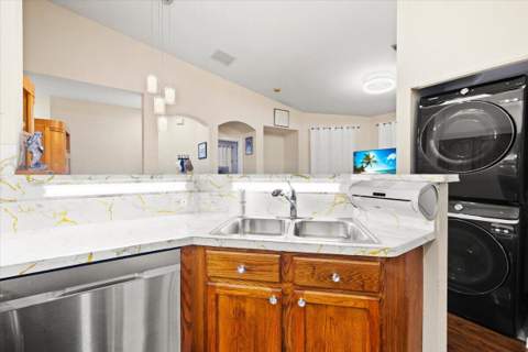 3175 Laurel Ridge Circle, Riviera Beach FL - photo 8 of 36