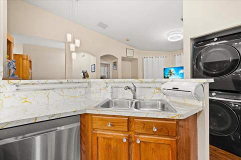 3175 Laurel Ridge Circle, Riviera Beach FL - photo 10 of 36