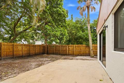 581 NW 47th Avenue, Delray Beach FL - photo 7 of 34