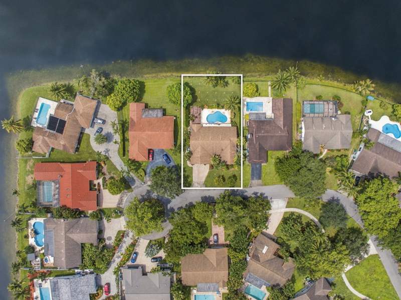 4 bedroom Single Family Residence at 11713 Spinnaker Way, Stonebridge Phase 1, Cooper City — photo 2
