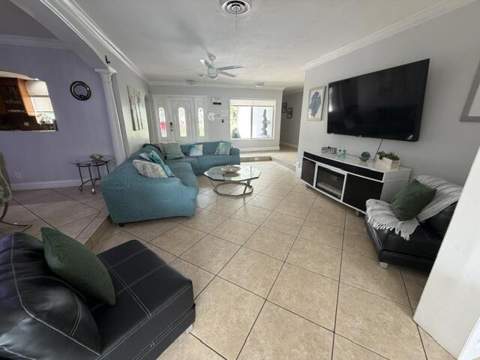 4318 Taylor Street, Hollywood FL - photo 13 of 49