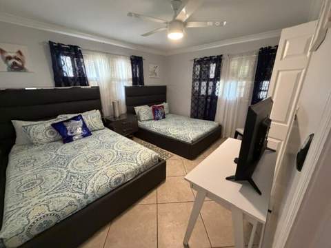 4318 Taylor Street, Hollywood FL - photo 11 of 50
