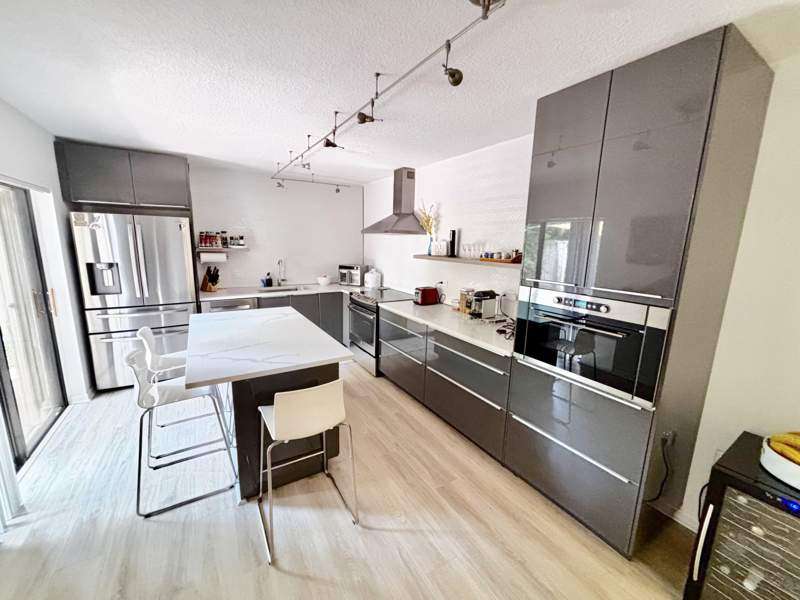 2 bedroom Condominium at 1700 Embassy Drive #403, Embassy Park Cond Decl Filed 7-19-79 Or3101P915 Am, West Palm Beach — photo 4