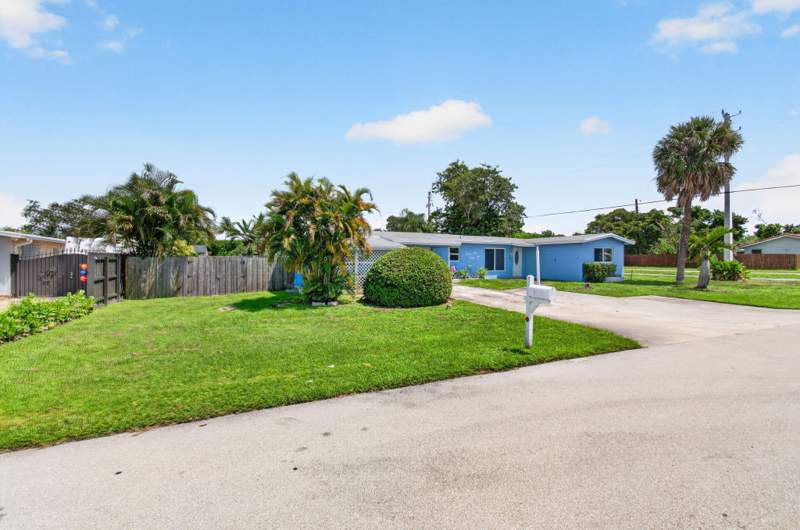 4 bedroom Single Family Residence at 2521 Myrica Road, Lawn Lake, West Palm Beach — photo 2