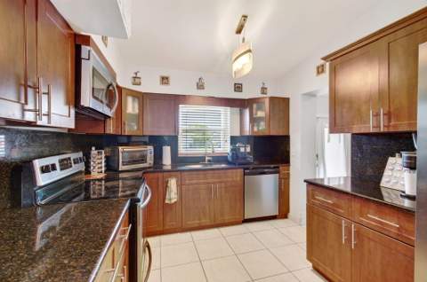 2521 Myrica Road, West Palm Beach FL - photo 15 of 53