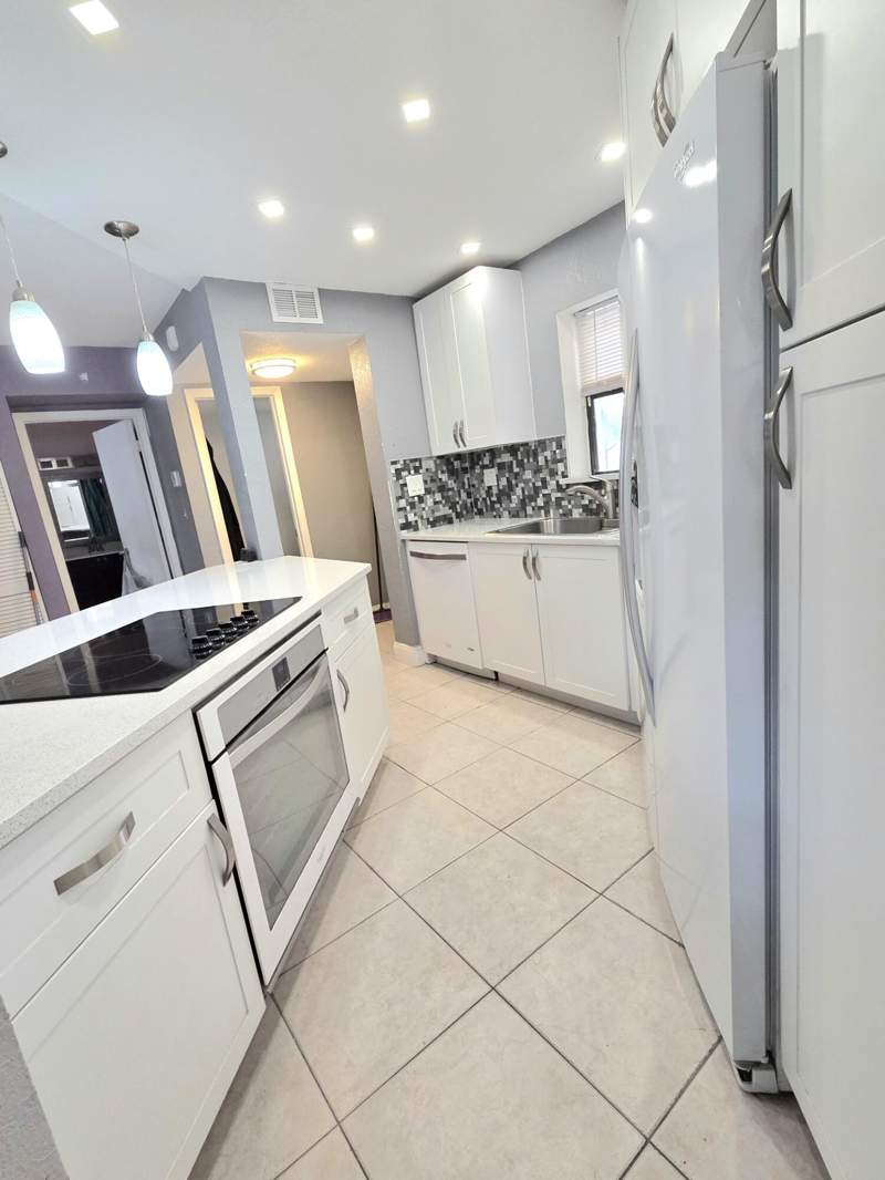 1 bedroom Condominium at 6655 W Broward Boulevard #203, Plantation Club D Condo, Plantation — photo 4