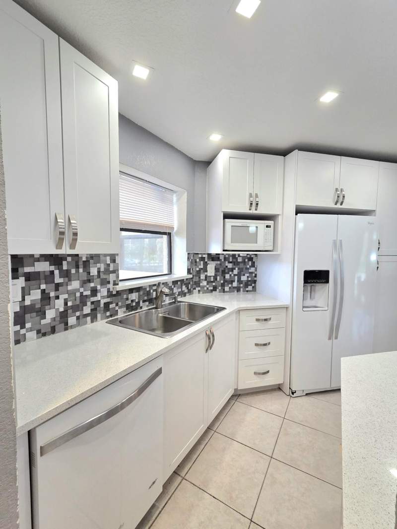 1 bedroom Condominium at 6655 W Broward Boulevard #203, Plantation Club D Condo, Plantation — photo 3