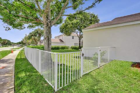 106 Hamilton Terrace, Royal Palm Beach FL - photo 9 of 37