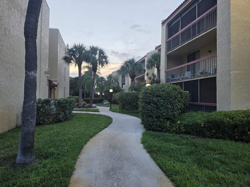 2 bedroom Condominium at 733 SE 1st Way #102, Vista Gardens I Condo, Deerfield Beach — photo 2