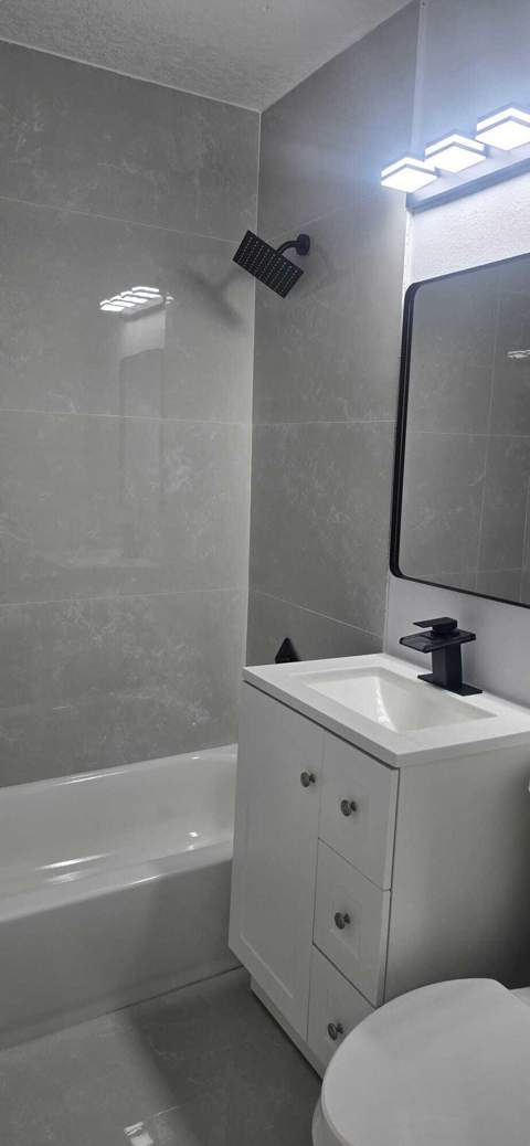 1101 NW 23rd Terrace, Fort Lauderdale FL - photo 6 of 30