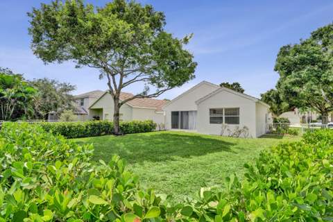 106 Hamilton Terrace, Royal Palm Beach FL - photo 7 of 37