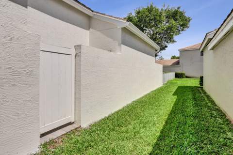 106 Hamilton Terrace, Royal Palm Beach FL - photo 12 of 37