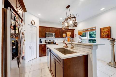 310 Spruce Street, Boynton Beach FL - photo 12 of 40