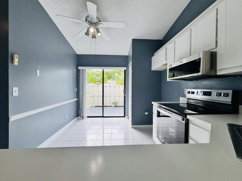 2 bedroom Condominium at 1025 Green Pine Boulevard #B, Palm Club Village I Condo, West Palm Beach — photo 5