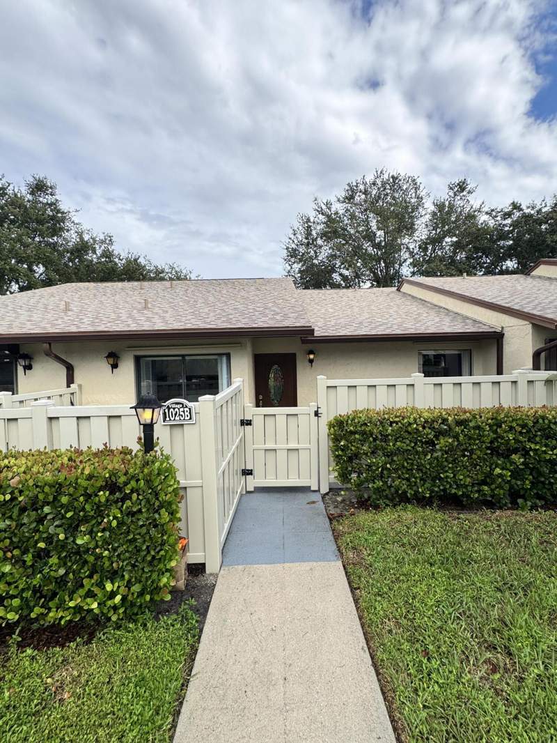 2 bedroom Condominium at 1025 Green Pine Boulevard #B, Palm Club Village I Condo, West Palm Beach — photo 2