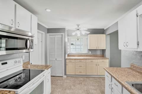 1013 SW 15th Street, Boynton Beach FL - photo 9 of 49