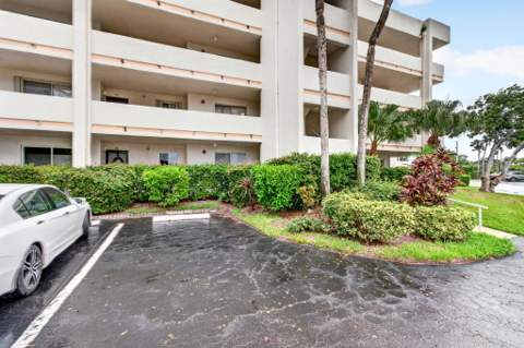3186 Via Poinciana #115, Lake Worth FL - photo 13 of 69