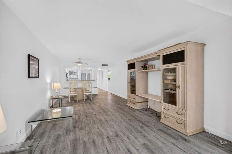 2 bedroom Condominium at 3186 Via Poinciana #115, Poinciana Lakes Condo, Lake Worth — photo 4