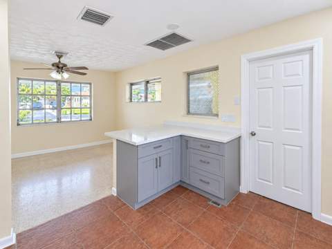 531 SW 11th Avenue, Hallandale Beach FL - photo 9 of 51