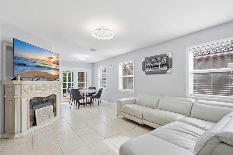3 bedroom Single Family Residence at 19257 NW 14th Street, Ameritrail Section III, Pembroke Pines — photo 4