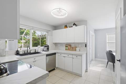 19257 NW 14th Street, Pembroke Pines FL - photo 8 of 38