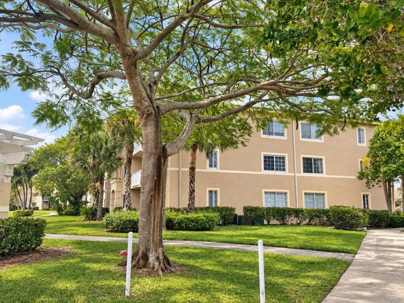 2 bedroom Condominium at 5021 Wiles Road #Apt 301, Evergreen Lakes Condo, Coconut Creek — photo 3