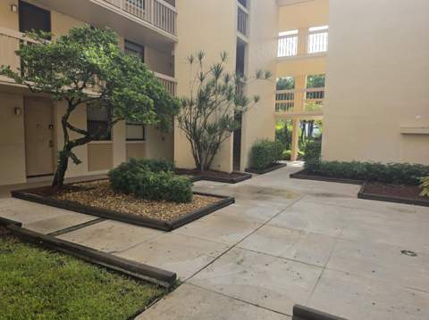 8425 Forest Hills Drive #205, Coral Springs FL - photo 7 of 22