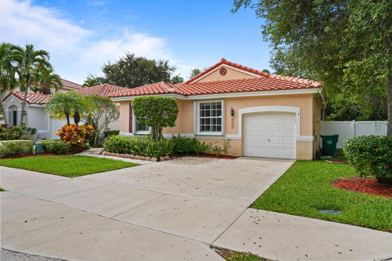 3 bedroom Single Family Residence at 15298 SW 49th Street, Regency, Davie — photo 2