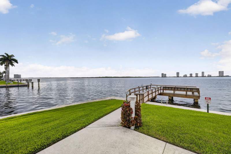 2 bedroom Condominium at 111 Shore Court #301, Shore Club Apts B & C Cond, North Palm Beach — photo 4