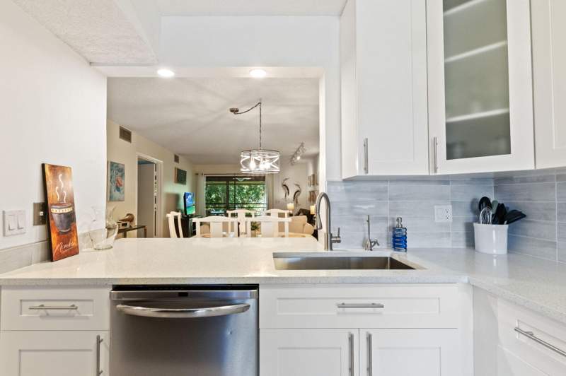 2 bedroom Condominium at 5380 Cedar Lake Drive #304, Lakeside Condo 3 Of Banyan Springs, Boynton Beach — photo 3
