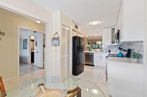 5380 Cedar Lake Drive #304, Boynton Beach FL - photo 7 of 32