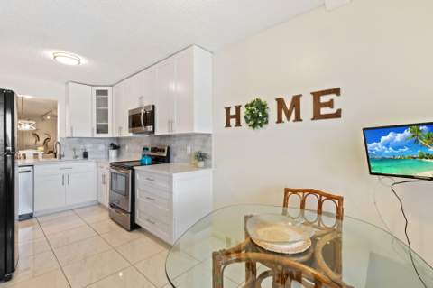 5380 Cedar Lake Drive #304, Boynton Beach FL - photo 8 of 32