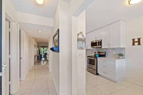 5380 Cedar Lake Drive #304, Boynton Beach FL - photo 9 of 32