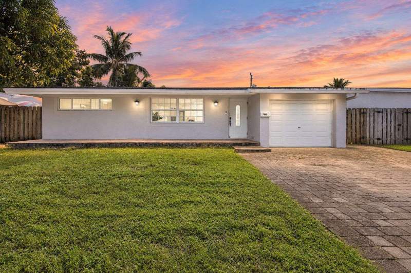 3 bedroom Single Family Residence at 7640 Sunset Strip, Sunrise Golf Village First Addition, Sunrise — photo 2