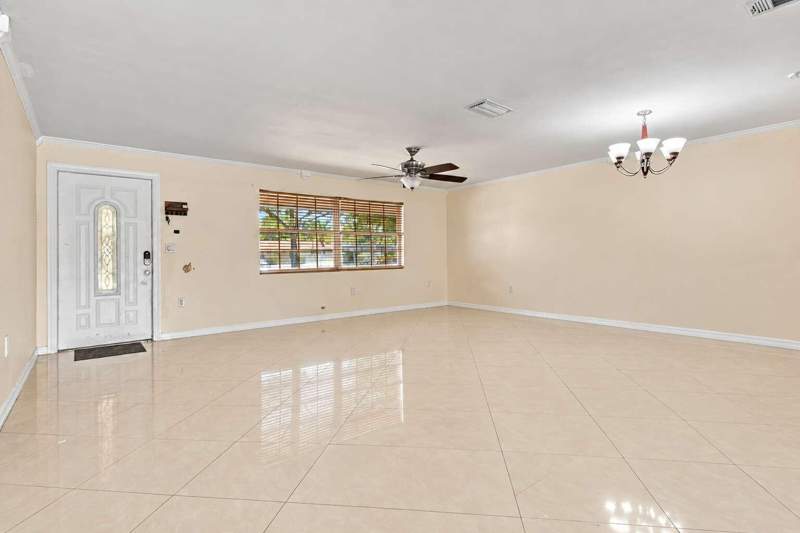 3 bedroom Single Family Residence at 7640 Sunset Strip, Sunrise Golf Village First Addition, Sunrise — photo 3