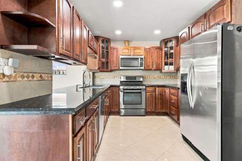 7640 Sunset Strip, Sunrise FL - photo 13 of 33