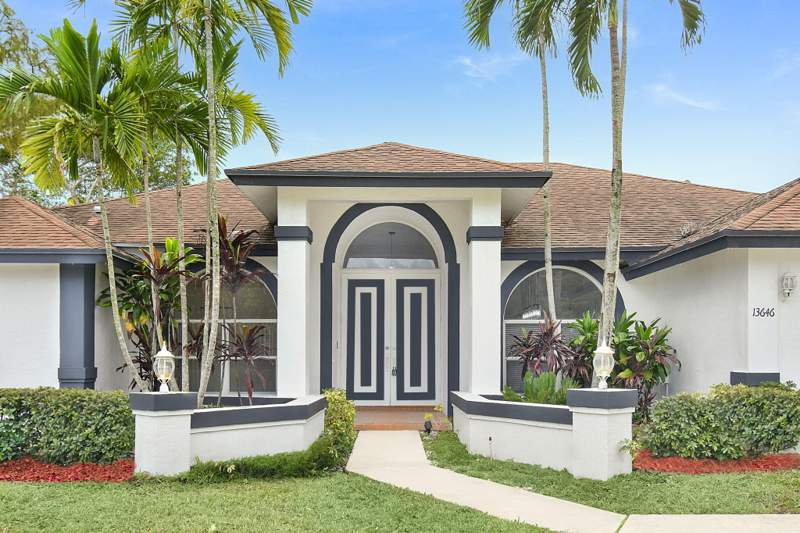5 bedroom Single Family Residence at 13646 Brightstone Street, Greenview Shores 2 Of Wellington, Wellington — photo 2