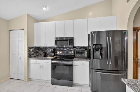 6649 Sun River Road, Boynton Beach FL - photo 15 of 86