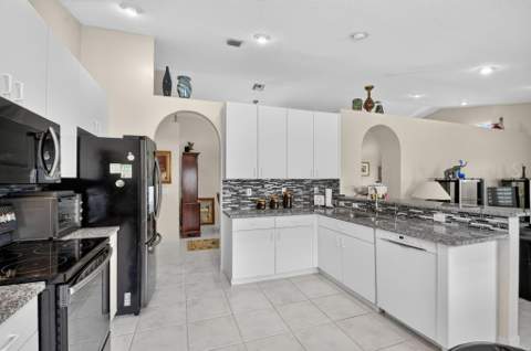 6649 Sun River Road, Boynton Beach FL - photo 17 of 86