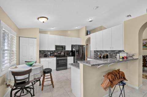 6649 Sun River Road, Boynton Beach FL - photo 19 of 86