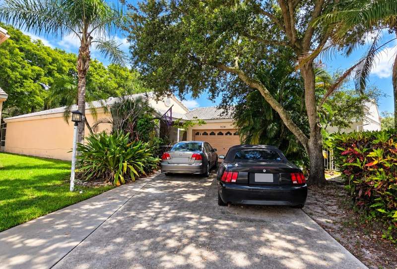 3 bedroom Single Family Residence at 9538 NW 8th Circle, Jacaranda Parcel 218, Plantation — photo 2