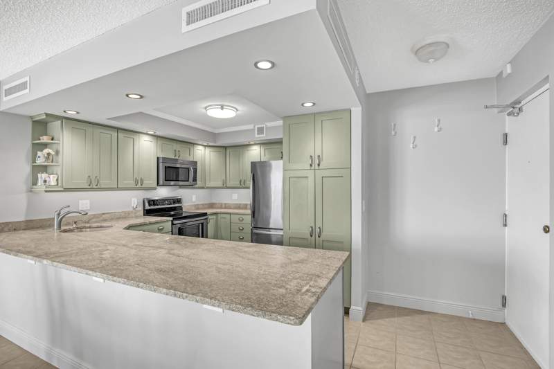 2 bedroom Condominium at 2800 N Ocean Drive #A-22A, Phoenix Towers Condo, Riviera Beach — photo 4