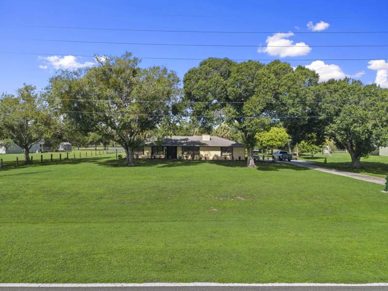 3 bedroom Single Family Residence at 2525 S Ffa Road, Fort Pierce Gardens, Fort Pierce — photo 2