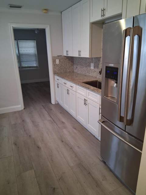5815 Garden Avenue, West Palm Beach FL - photo 10 of 39