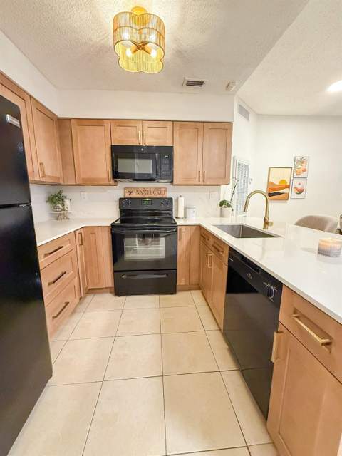 2445 SW 18th Terrace #504, Fort Lauderdale FL - photo 8 of 20