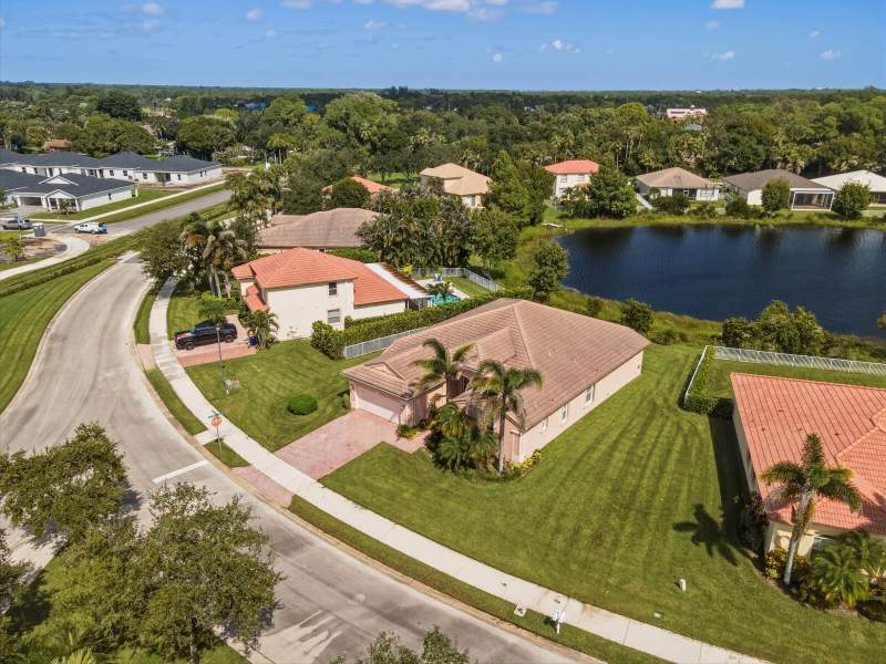 3 bedroom Single Family Residence at 1251 SE Illusion Isle Way, Legacy Cove, Stuart — photo 2